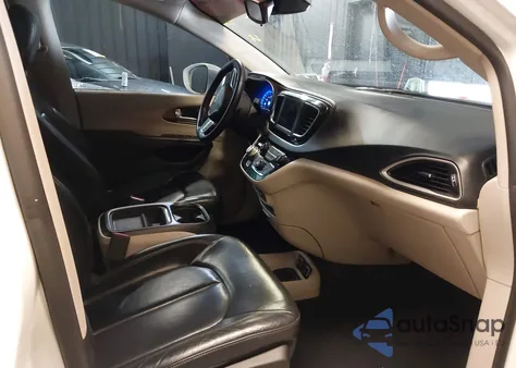 2018 Chrysler Pacifica Touring L из США, поврежденный, VIN 2C4RC1BG7JR152329